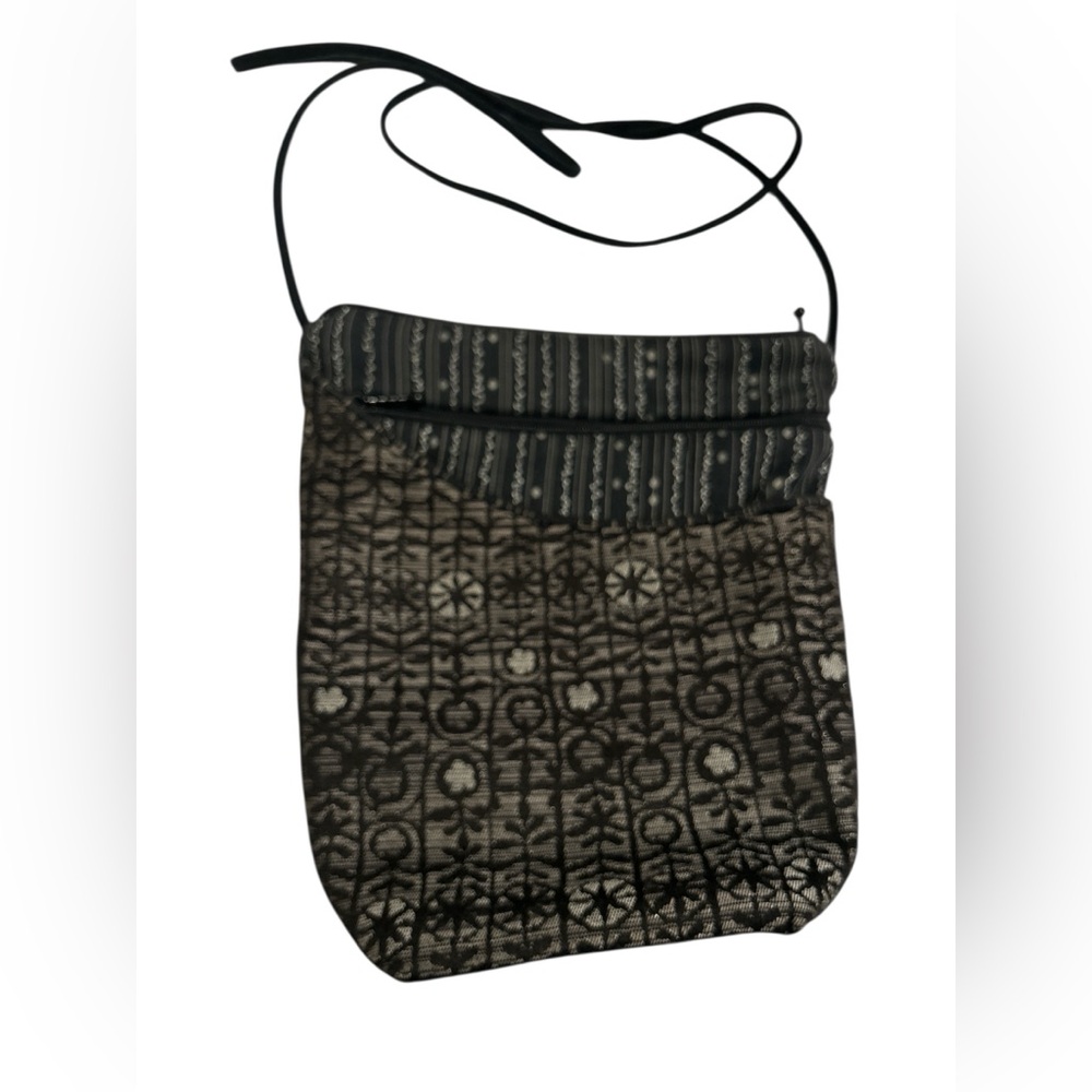 MARUCA DESIGN VEGAN-FRIENDLY BAG
Girl Crossbody Sling Bag